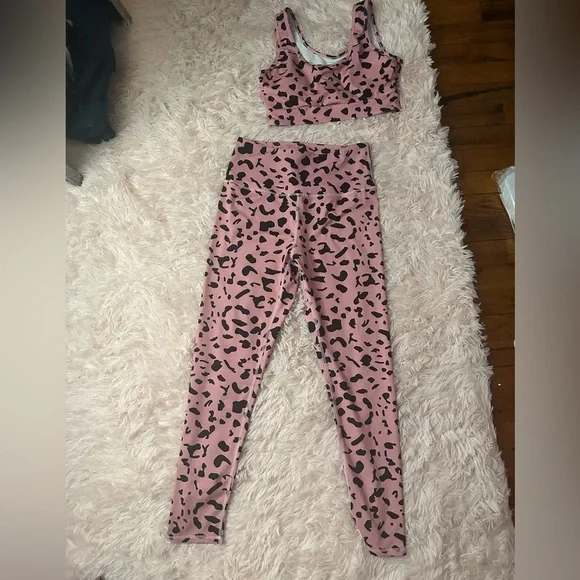 Medium activewear sets bundle - Picture 6 of 7